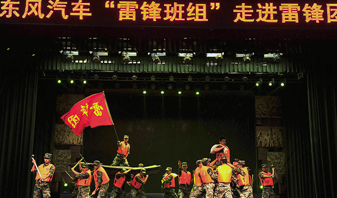 東風(fēng)汽車雷鋒班組走進軍營活動現(xiàn)場