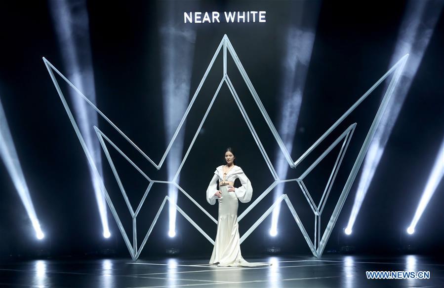 A model presents a creation designed by Wang Xiaoshi during China Fashion Show in Beijing, capital of China, March 30, 2017. (Xinhua/Chen Jianli) A model presents a creation designed by Wang Xiaoshi during China Fashion Show in Beijing, capital of China, March 30, 2017. (Xinhua/Chen Jianli)