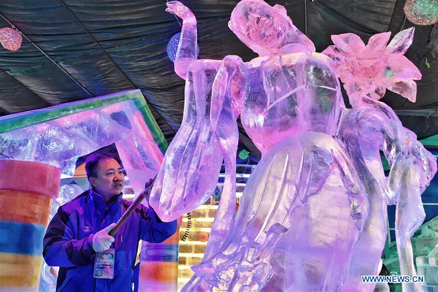 CHINA-BEIJING-ICE LANTERN FESTIVAL(CN)