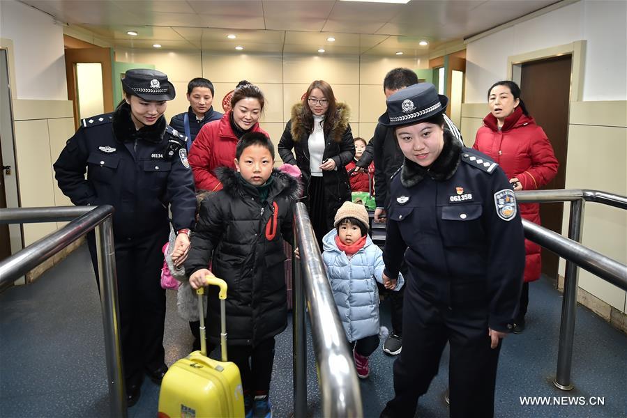 CHINA-SHANXI-TAIYUAN-RAILWAY-CHILD CARE (CN)