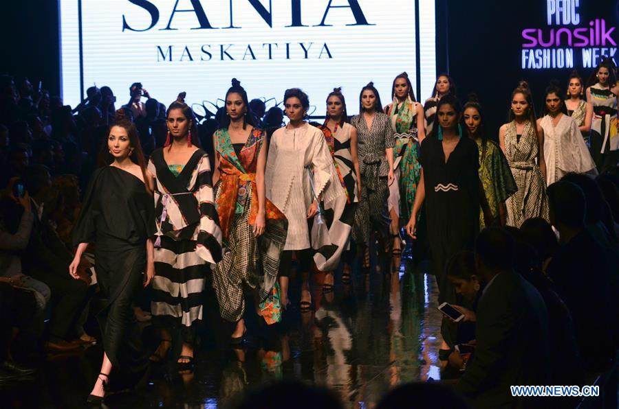 PAKISTAN-LAHORE-FASHION-WEEK