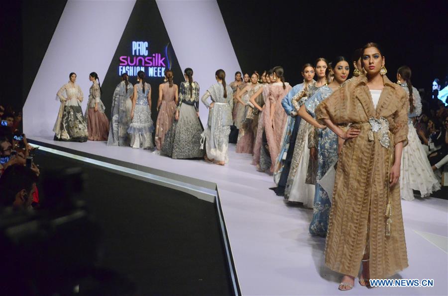 PAKISTAN-LAHORE-FASHION-WEEK