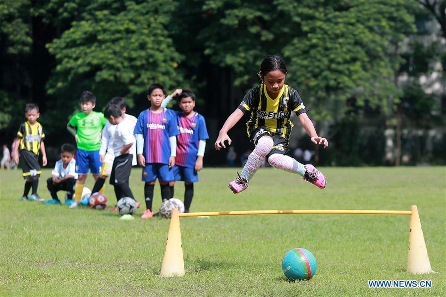 (SP)PHILIPPINES-QUEZON CITY-FOOTBALL-CHILDREN