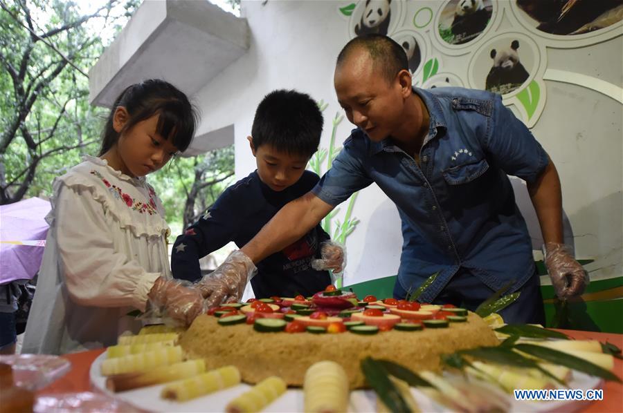 CHINA-CHONGQING-MID-AUTUMN FESTIVAL-GIANT PANDA (CN)