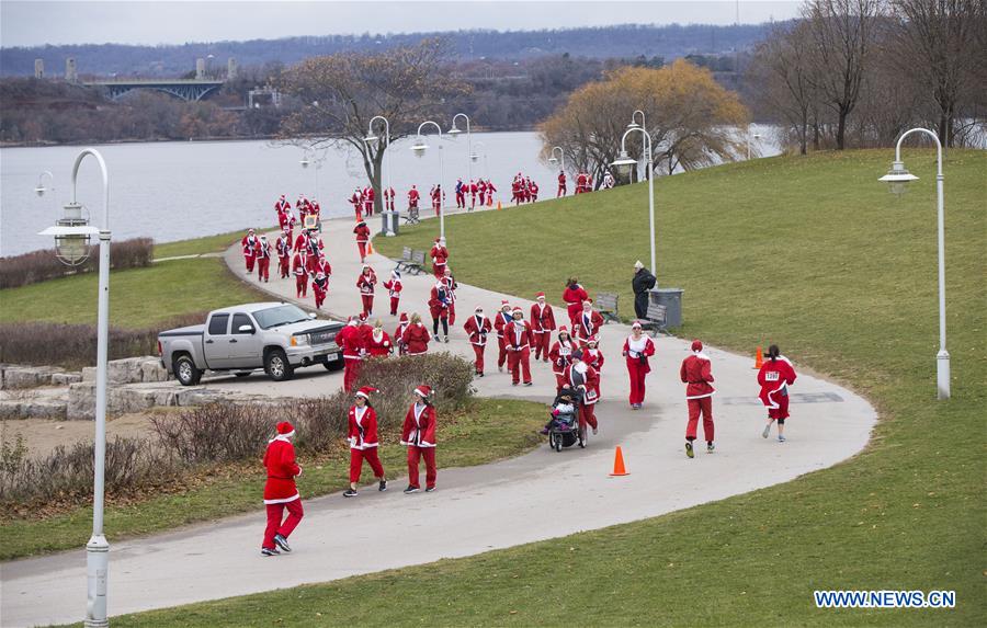 CANADA-ONTARIO-HAMILTON-SANTA 5K RUN