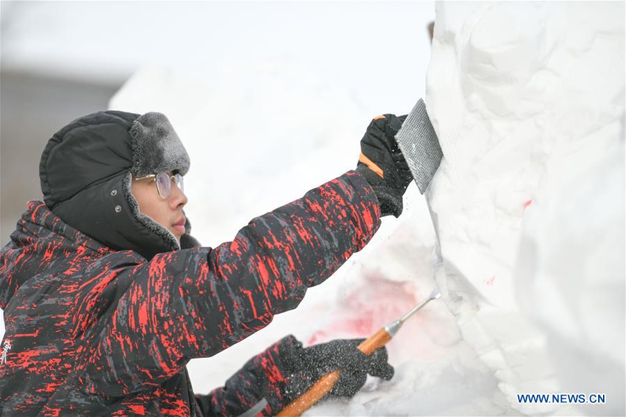 CHINA-HARBIN-INTERNATIONAL COLLEGE STUDENTS-SNOW SCULPTURE COMPETITION (CN)