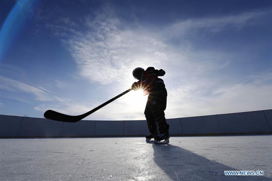 (SP)CHINA-XINJIANG-WENYUN-ICE HOCKEY-PRIMARY SCHOOL TEAM