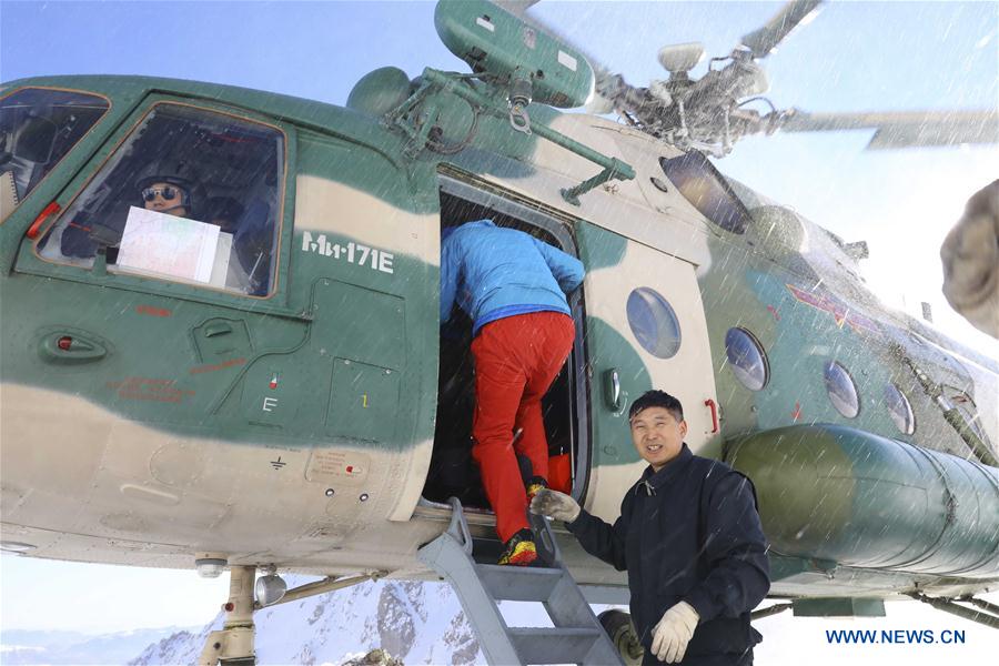 CHINA-XINJIANG-AVALANCHES-RESCUE (CN)