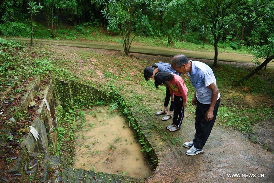 CHINA-JIANGXI-YUDU-MARTYR GRAVE KEEPER (CN)