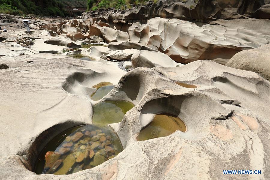 CHINA-SICHUAN-HUIDONG-LANDSCAPE-POTHOLES (CN)