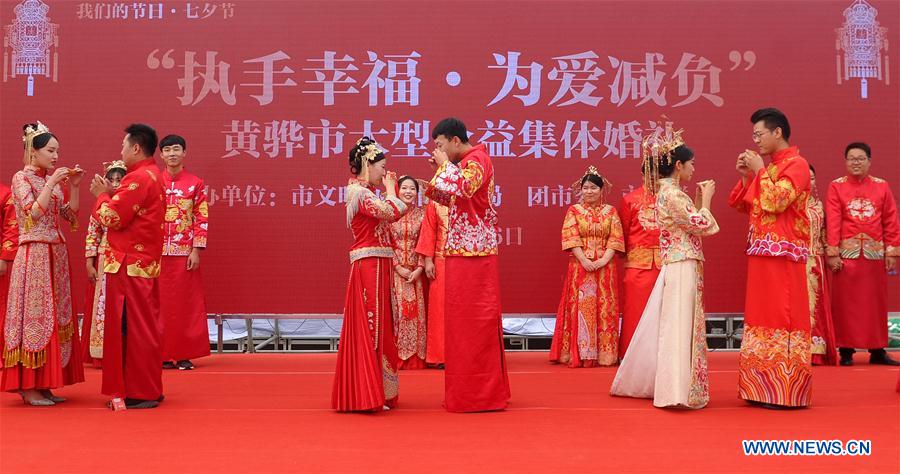 CHINA-HEBEI-HUANGHUA-GROUP WEDDING (CN)