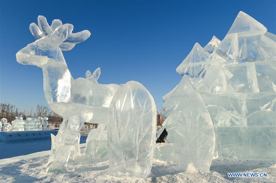 CHINA-INNER MONGOLIA-HULUN BUIR-SNOW SCULPTURE (CN)