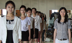 達沃斯志愿者禮儀培訓(xùn)