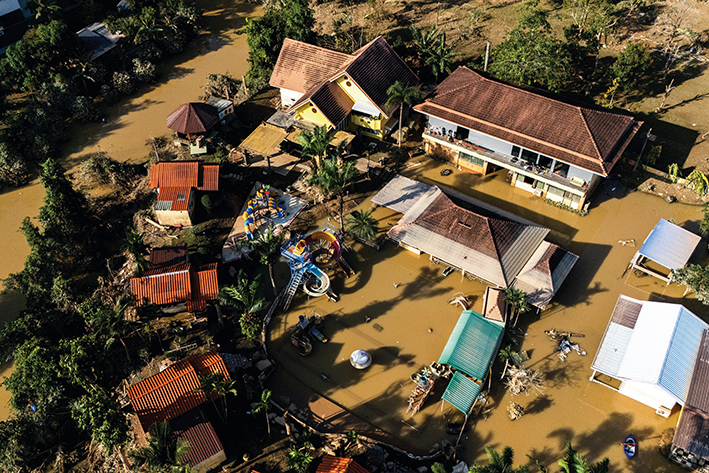 “地震”“洪水”：考验泰国国家韧性