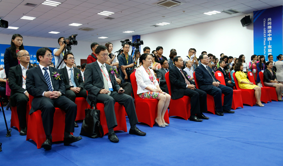 出席本屆輕工展開展儀式的重要領(lǐng)導嘉賓