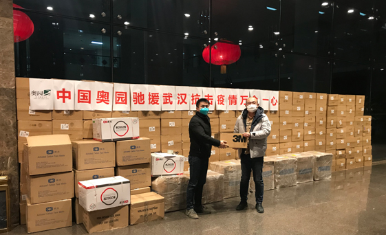 1月23日-2月1日，將40萬(wàn)只救命口罩送抵武漢一線(xiàn)
