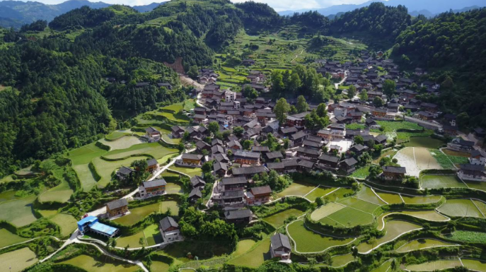 從貧困村到示范村，結(jié)對幫扶的&ldquo;龍?zhí)翗颖?rdquo;是如何煉成的