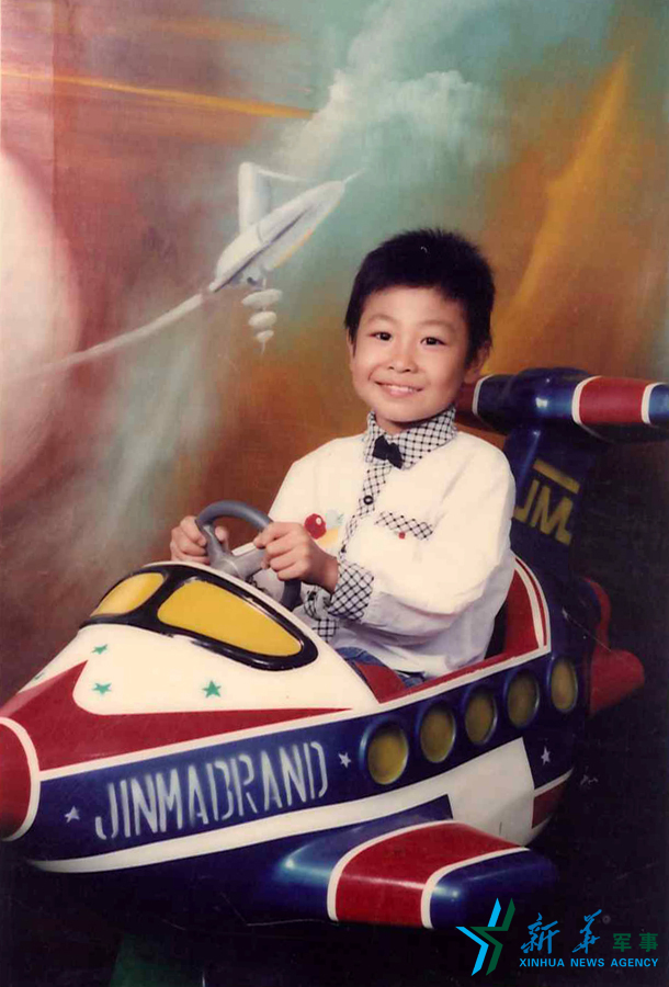 資料圖片：長大后當(dāng)一名優(yōu)秀的飛行員是張超兒時種下的夢想。