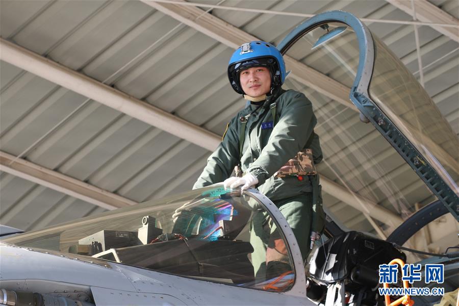 （建軍90周年&middot;英雄&middot;圖文互動(dòng)）（1）聽(tīng)，渤海灣有風(fēng)吹過(guò)來(lái)&mdash;&mdash;追記海軍某艦載航空兵部隊(duì)一級(jí)飛行員張超