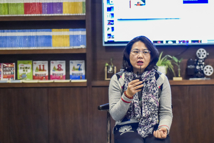 王煥：唐卡現(xiàn)在發(fā)展得很好。一個(gè)是國家非遺政策的保護(hù)，第二唐卡技藝本身很精良，做唐卡的這些藝人始終保有著工匠精神，做出來的東西令人稱贊，它自然能慢慢傳播開來。