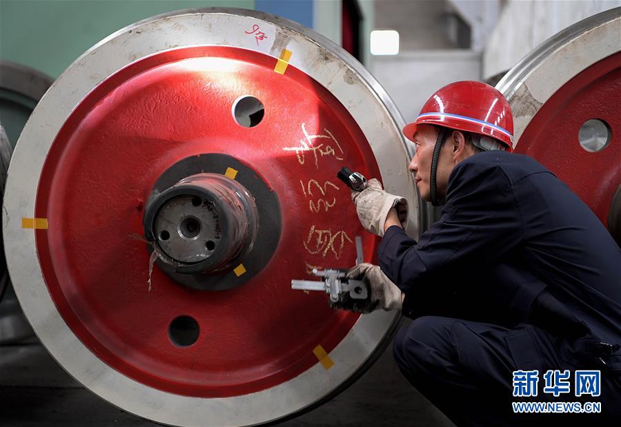 （圖片故事）（5）&ldquo;機(jī)車醫(yī)生&rdquo;李向前：&ldquo;望聞問切&rdquo;保安全