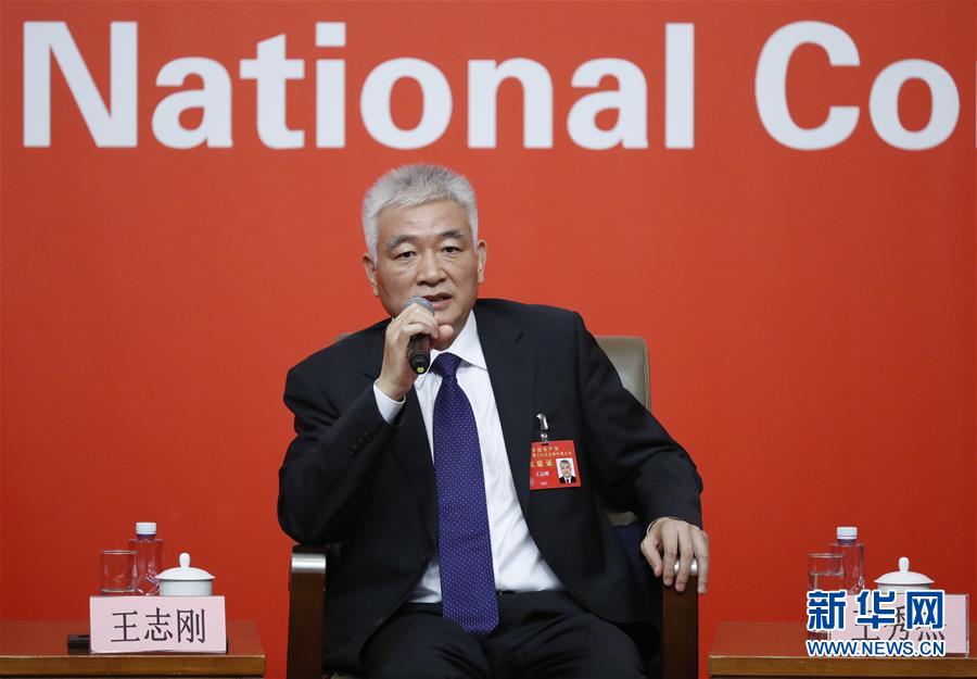 （十九大）（8）十九大新聞中心舉行&ldquo;實施創(chuàng)新驅(qū)動發(fā)展戰(zhàn)略&rdquo;集體采訪