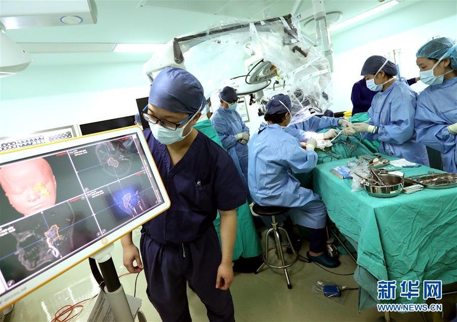 (十九大·讀報(bào)告 話民生)(11)實(shí)施健康中國(guó)戰(zhàn)略