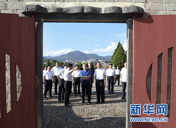 9月24日至26日，中共中央政治局常委、中央紀(jì)委書記王岐山在福建調(diào)研。這是9月24日，王岐山在上杭縣古田鎮(zhèn)參觀古田會(huì)議會(huì)址。新華社記者張鐸攝