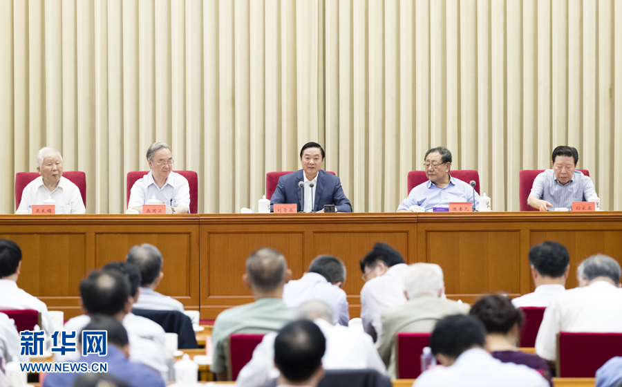 9月8日，中共中央政治局委員、中央書記處書記、中宣部部長劉奇葆在北京出席中國大百科全書第三版總編輯委員會成立大會并講話。 新華社記者丁海濤 攝