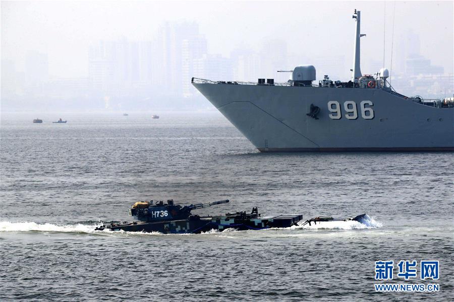 （新華全媒頭條&middot;圖文互動）（7）備戰(zhàn)踏上新起點，練兵展現(xiàn)新氣象&mdash;&mdash;2018中國軍隊新年開訓(xùn)全景大掃描