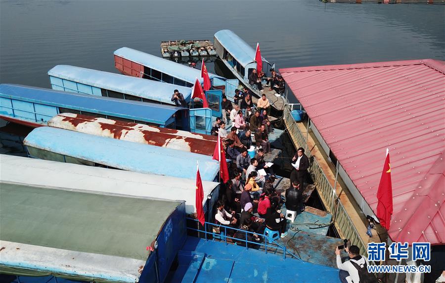 （新華全媒頭條&middot;圖文互動）（10）全黨來一個大學(xué)習(xí)&mdash;&mdash;新時代中國共產(chǎn)黨人的理論自覺