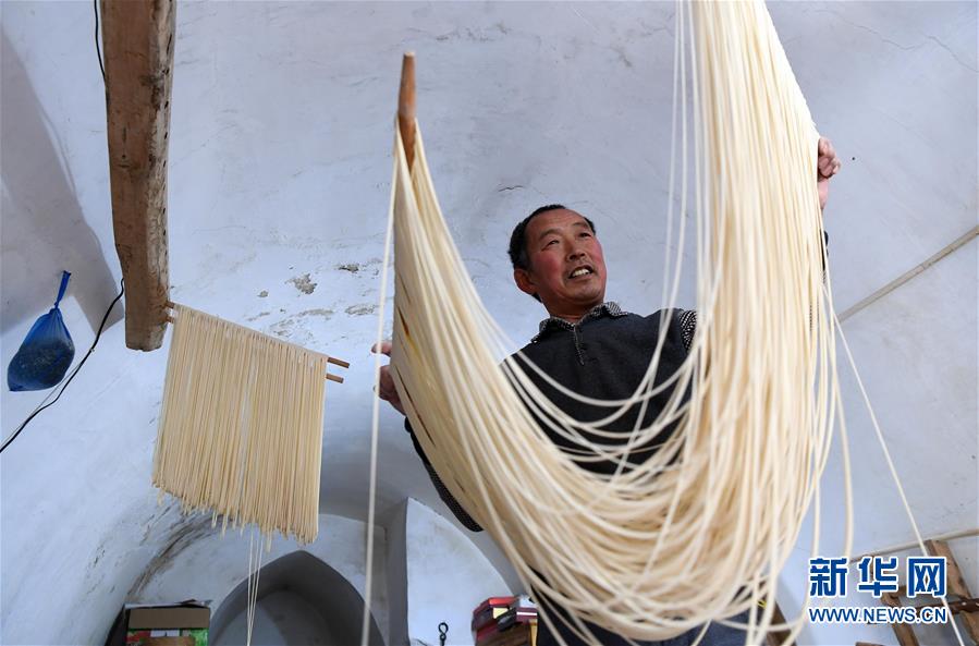 （走基層 聽(tīng)民聲）（3）面藝絕活為農(nóng)民增收