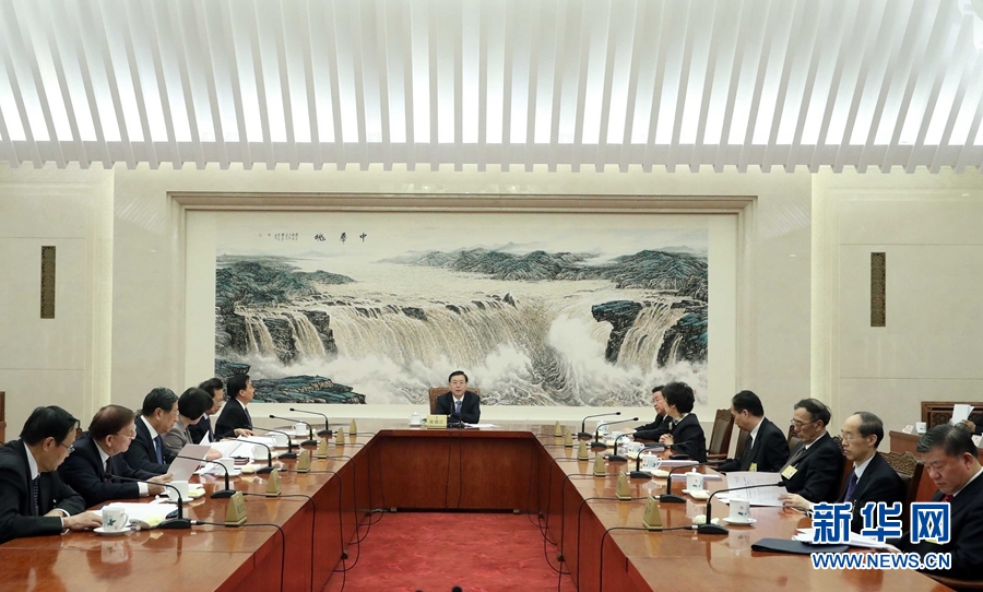 2月23日，十二屆全國人大常委會(huì)第一百一十三次委員長會(huì)議在北京人民大會(huì)堂舉行，張德江委員長主持。 新華社記者 劉衛(wèi)兵 攝