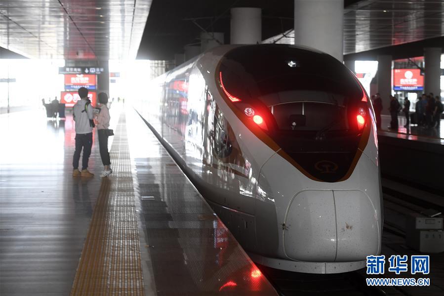 （經(jīng)濟(jì)）（8）4月10日起全國鐵路實行新列車運(yùn)行圖