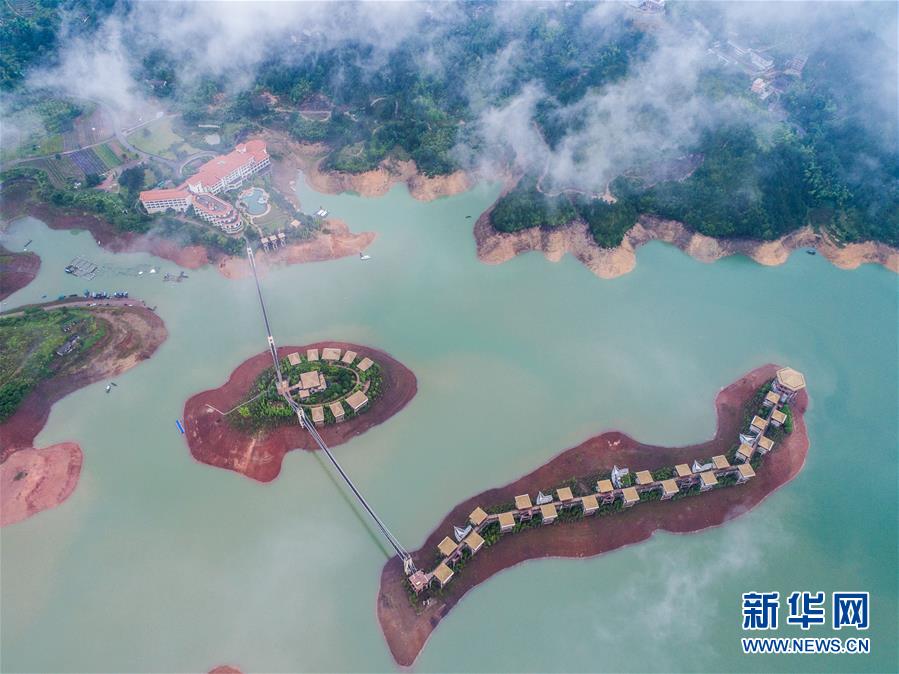 （大江奔流&mdash;&mdash;來(lái)自長(zhǎng)江經(jīng)濟(jì)帶的報(bào)道&middot;新華全媒頭條&middot;圖文互動(dòng)）（2）擘畫(huà)新時(shí)代中國(guó)發(fā)展新坐標(biāo)&mdash;&mdash;深入推動(dòng)長(zhǎng)江經(jīng)濟(jì)帶發(fā)展述評(píng)