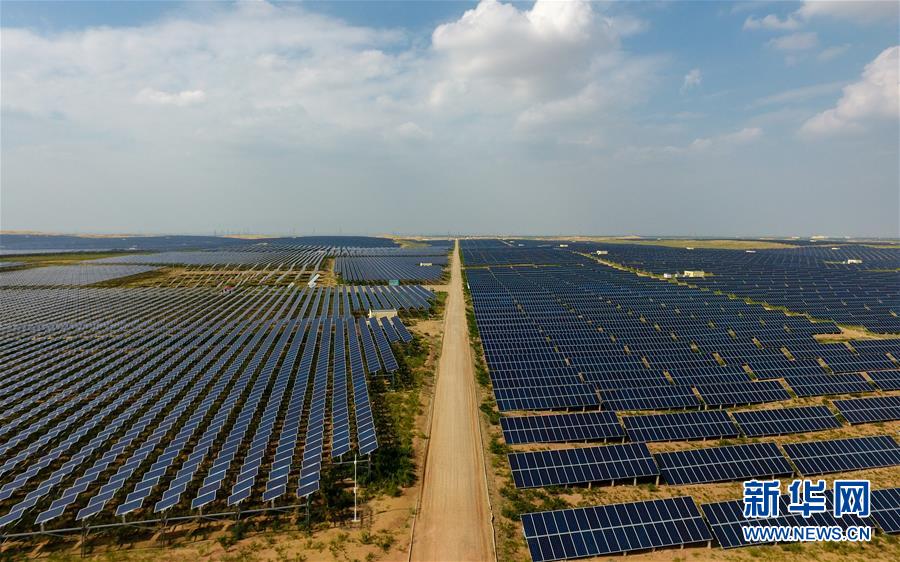 （新華全媒頭條&middot;在習(xí)近平新時(shí)代中國特色社會(huì)主義思想指引下&mdash;&mdash;新時(shí)代新作為新篇章&middot;圖文互動(dòng)）（6）綠富同興畫卷在沙海中鋪展&mdash;&mdash;庫布其沙漠生態(tài)治理紀(jì)實(shí)