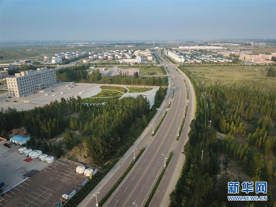 （新華全媒頭條&middot;在習(xí)近平新時(shí)代中國特色社會(huì)主義思想指引下&mdash;&mdash;新時(shí)代新作為新篇章&middot;圖文互動(dòng)）（8）綠富同興畫卷在沙海中鋪展&mdash;&mdash;庫布其沙漠生態(tài)治理紀(jì)實(shí)