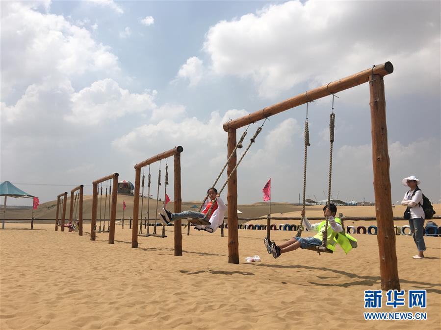 （新華全媒頭條&middot;在習(xí)近平新時(shí)代中國特色社會(huì)主義思想指引下&mdash;&mdash;新時(shí)代新作為新篇章&middot;圖文互動(dòng)）（11）綠富同興畫卷在沙海中鋪展&mdash;&mdash;庫布其沙漠生態(tài)治理紀(jì)實(shí)