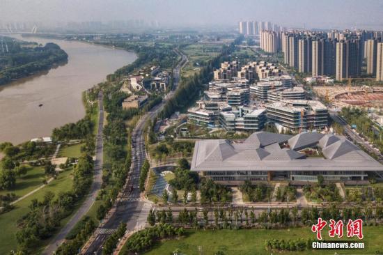 8月9日，航拍南京江心洲新加坡&middot;南京生態(tài)科技島。 <a target='_blank' >中新社</a>記者 泱波 攝