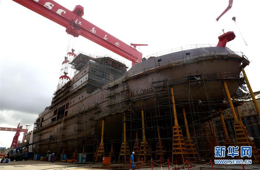 （圖文互動(dòng)）（1）我國(guó)第一艘自主建造的極地科考破冰船&ldquo;雪龍2&rdquo;號(hào)雄姿初現(xiàn) 