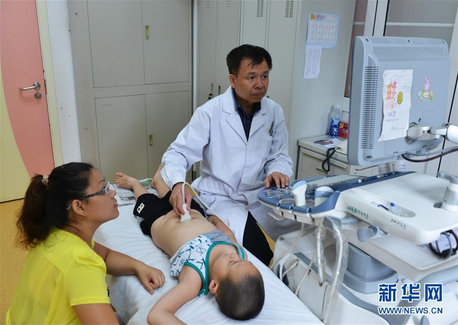 （新華全媒頭條&middot;圖文互動(dòng)）（4）以生命的名義&mdash;&mdash;獻(xiàn)給首個(gè)&ldquo;中國醫(yī)師節(jié)&rdquo;