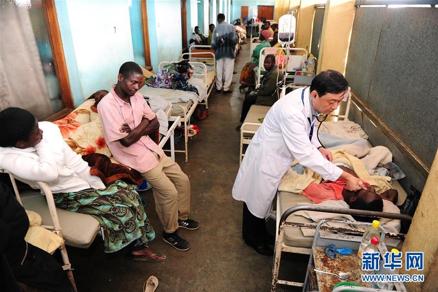 （新華全媒頭條&middot;圖文互動(dòng)）（8）以生命的名義&mdash;&mdash;獻(xiàn)給首個(gè)&ldquo;中國醫(yī)師節(jié)&rdquo; 