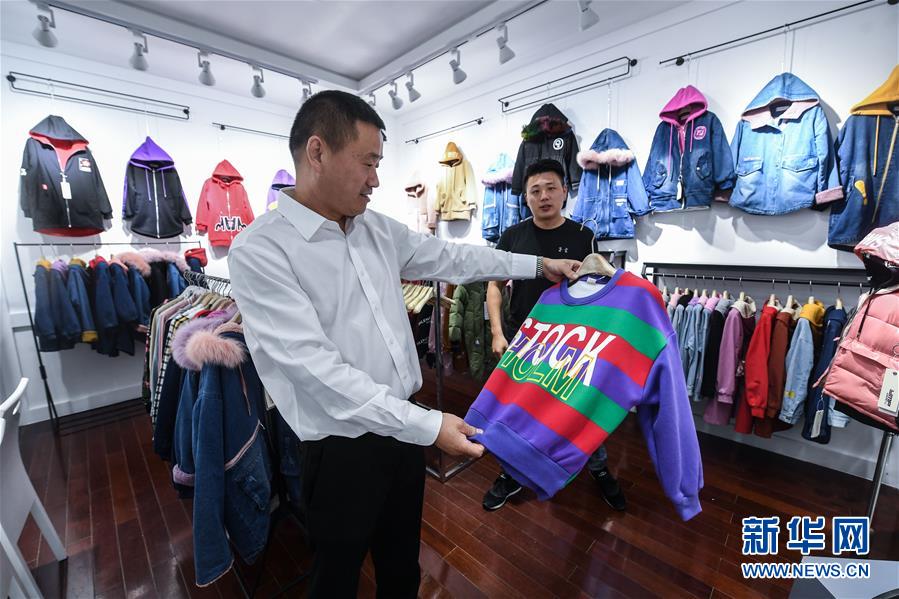 （壯闊東方潮 奮進(jìn)新時(shí)代&mdash;&mdash;慶祝改革開(kāi)放40年&middot;圖文互動(dòng)）（3）&ldquo;斜杠青年&rdquo;楊建平：&ldquo;我是時(shí)代的幸運(yùn)兒！&rdquo;