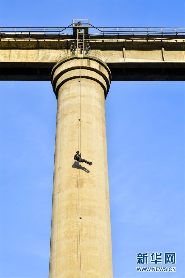 （圖文互動）（3）一切為了實戰(zhàn)&mdash;&mdash;武警部隊&ldquo;巔峰&rdquo;特戰(zhàn)比武競賽現(xiàn)場見聞