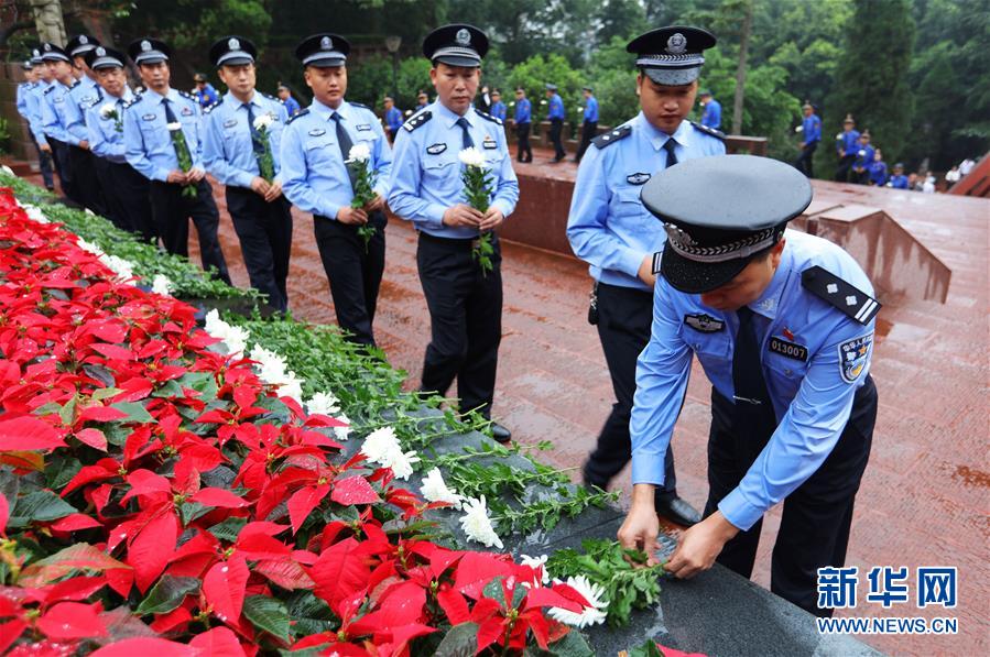 （新華全媒頭條&middot;圖文互動(dòng)）（9）致敬英烈 捍衛(wèi)榮光&mdash;&mdash;寫(xiě)在英雄烈士保護(hù)法實(shí)施后首個(gè)烈士紀(jì)念日