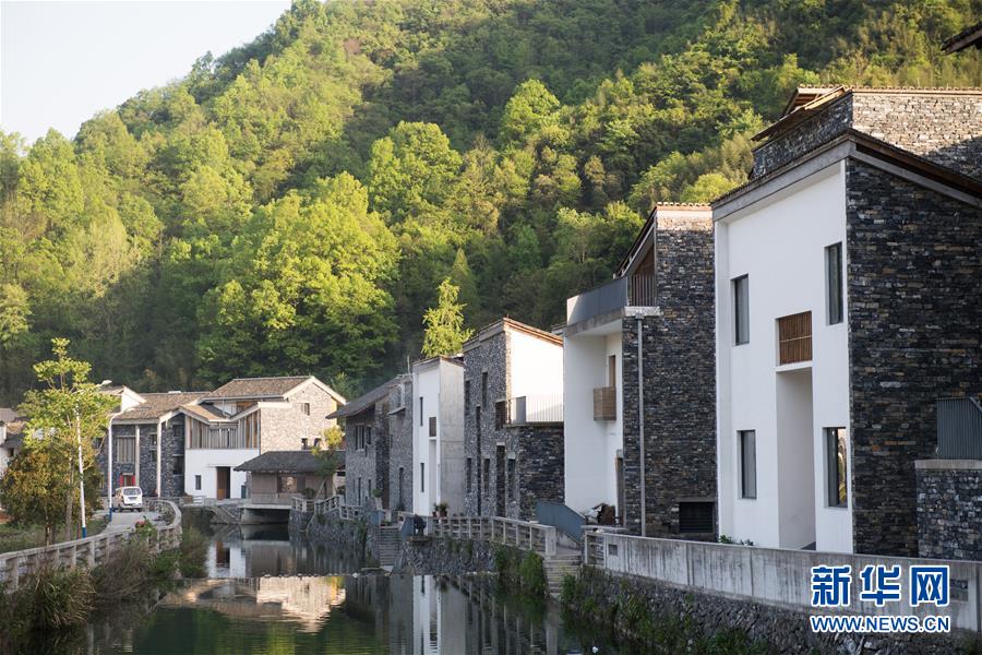 (新華全媒頭條·圖文互動(dòng))(2)希望灑在金色田野——寫在鄉(xiāng)村振興戰(zhàn)略實(shí)施一周年之際