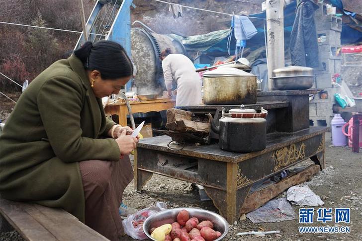 （圖文互動(dòng)）（4）日子繼續(xù)好好過(guò)&mdash;&mdash;探訪金沙江堰塞湖四川安置點(diǎn)