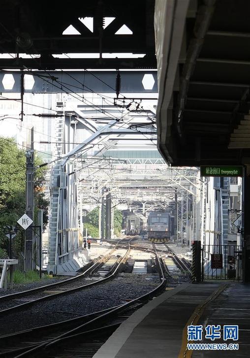 （圖文互動(dòng)）（5）四十年、一扇窗&mdash;&mdash;兩地值守者眼中的羅湖橋