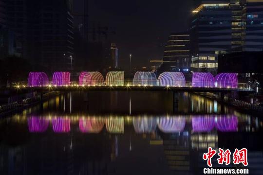 浙江寧波現(xiàn)多座&ldquo;星光橋&rdquo;光影流動如墜夢境