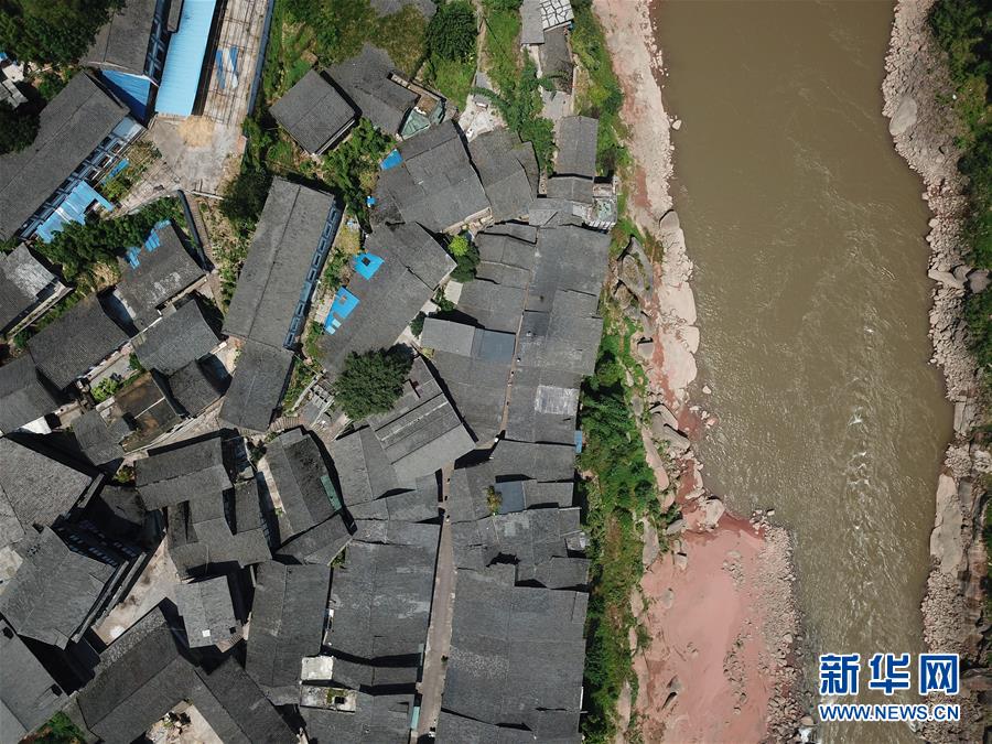 （新華全媒頭條&middot;圖文互動(dòng)）（11）新華社評(píng)論員：向著更加壯闊的航程&mdash;&mdash;致敬改革開(kāi)放40周年